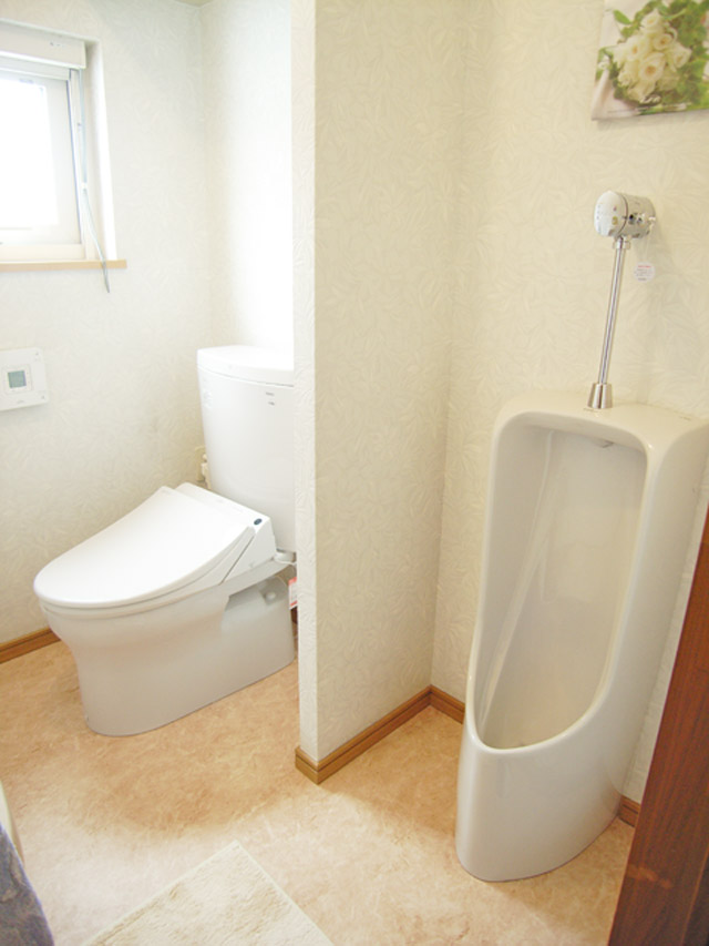 トイレリフォームで最新の便器に。内装も替えて気分アップ